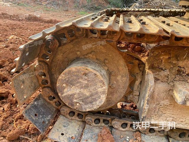 單側(cè)履帶整體(整機(jī)外觀) 單側(cè)履帶整體(整機(jī)外觀)