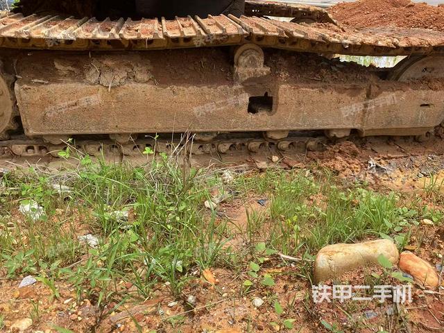 單側(cè)履帶整體(整機(jī)外觀) 單側(cè)履帶整體(整機(jī)外觀)