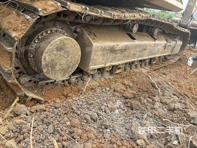 左侧履带整体 (行走机构) 左侧履带整体 (行走机构)