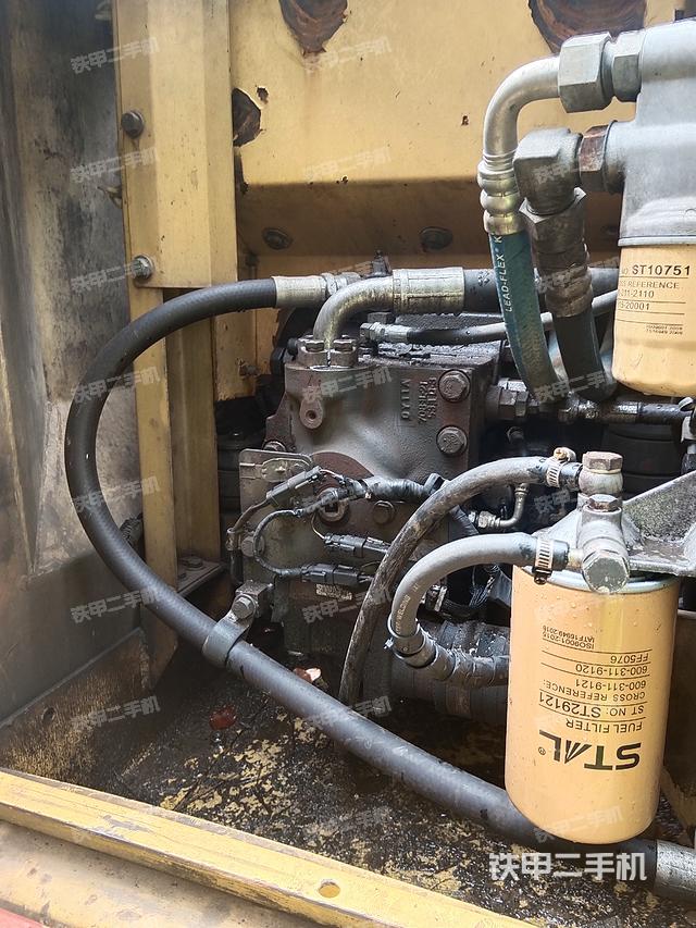 液壓泵艙室正面整體(整機(jī)外觀) 液壓泵艙室正面整體(整機(jī)外觀)