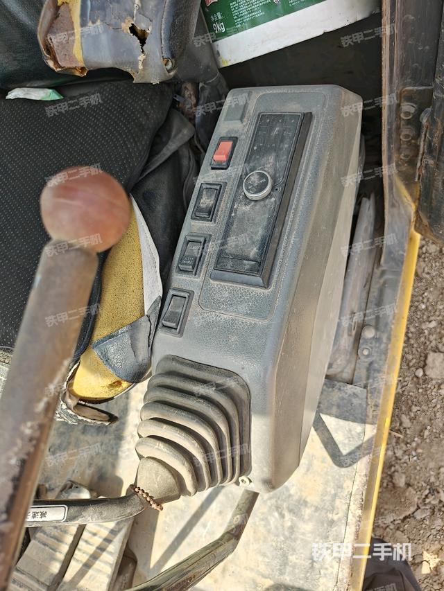 座椅左側(cè)控制臺(tái)/音響/含左手柄（駕駛室部分）