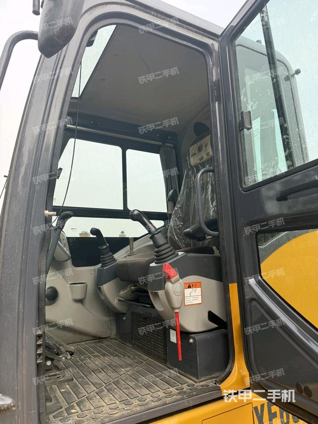 駕駛室整體（整機(jī)外觀）