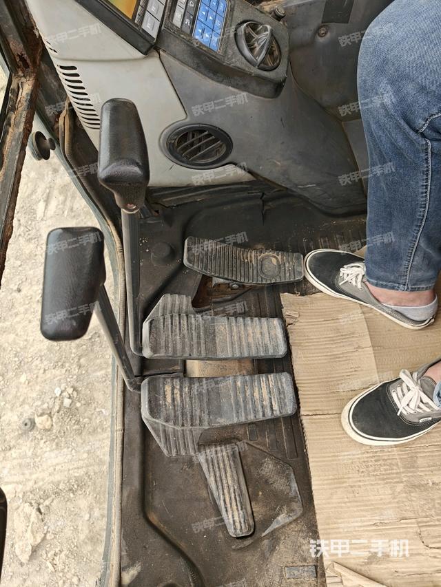 座椅右侧控制台/钥匙门/油门/含右手柄（驾驶室部分）