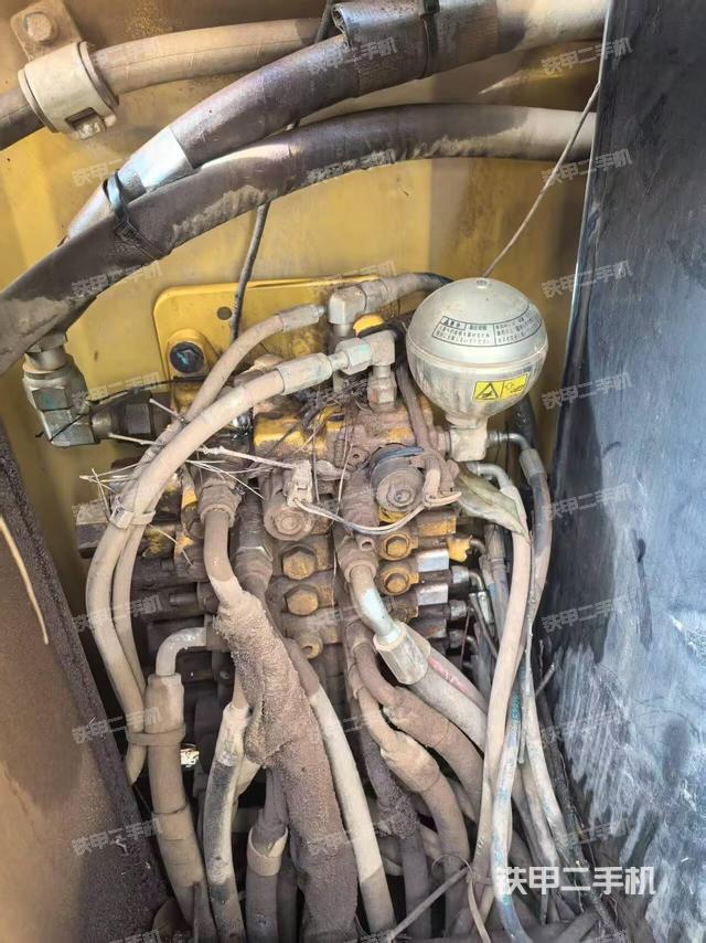 回轉(zhuǎn)馬達和主控閥（整機外觀）