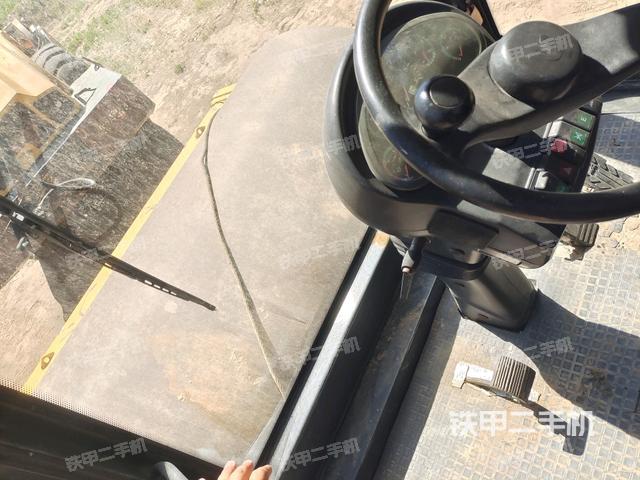 驾驶室侧向上照全景(压路机驾驶室) 驾驶室侧向上照全景(压路机驾驶室)