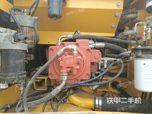 液压泵舱室正面整体(整机外观) 液压泵舱室正面整体(整机外观)