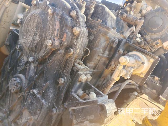 散热器全景(压路机发动机舱) 散热器全景(压路机发动机舱)