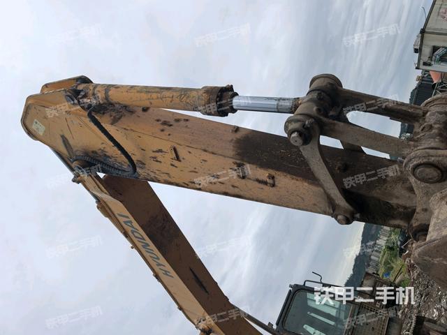 大臂油缸整體?豎拍(工作和回轉(zhuǎn)裝置) 大臂油缸整體?豎拍(工作和回轉(zhuǎn)裝置)