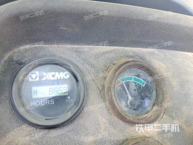 駕駛室頂蓬內(nèi)（壓路機(jī)駕駛室）