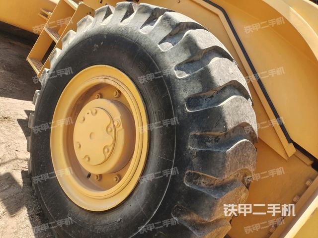 前轮左侧减震块连接及部件（压路机前后车架）