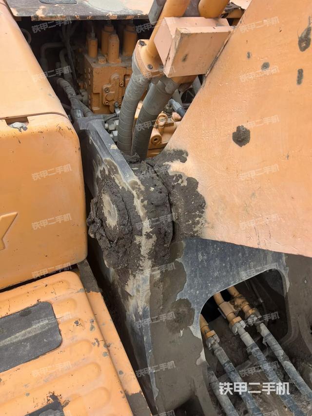 大臂油缸整体 竖拍(工作和回转装置) 大臂油缸整体 竖拍(工作和回转装置)