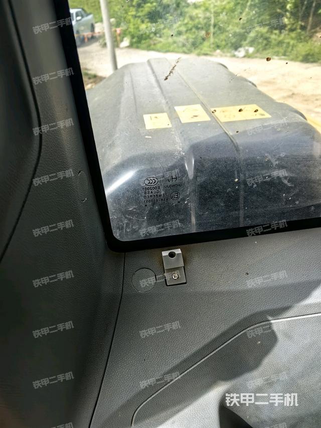 后窗玻璃角标(驾驶室部分) 后窗玻璃角标(驾驶室部分)