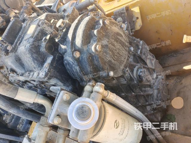 发动机舱全景(压路机发动机舱) 发动机舱全景(压路机发动机舱)