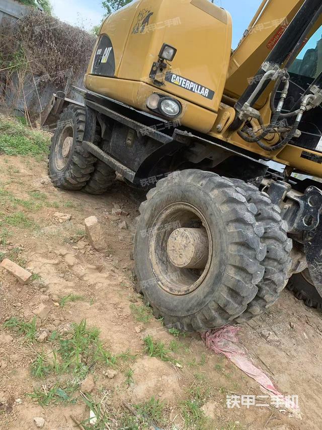 单侧履带整体(整机外观) 单侧履带整体(整机外观)