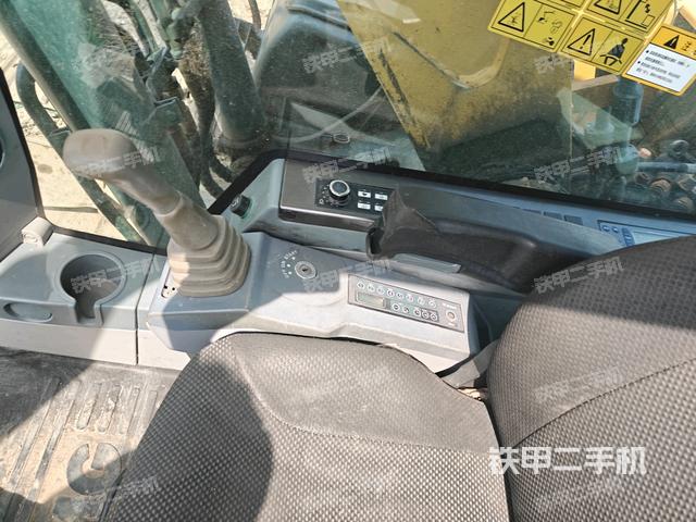 座椅右側(cè)控制臺(tái)/鑰匙門/油門/含右手柄(駕駛室部分) 座椅右側(cè)控制臺(tái)/鑰匙門/油門/含右手柄(駕駛室部分)