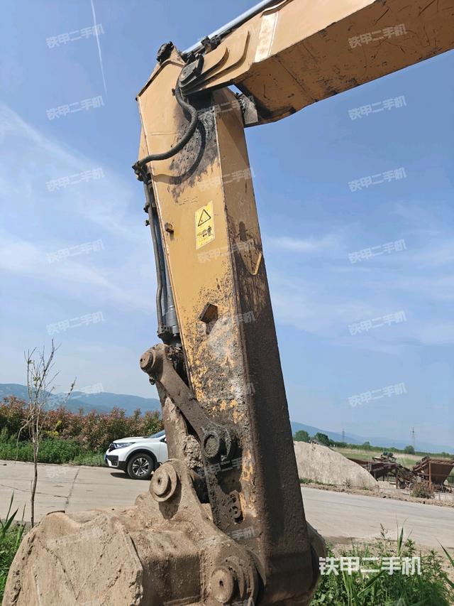 小臂整體左后(工作和回轉(zhuǎn)裝置) 小臂整體左后(工作和回轉(zhuǎn)裝置)