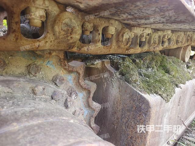 單側(cè)履帶整體(整機(jī)外觀) 單側(cè)履帶整體(整機(jī)外觀)