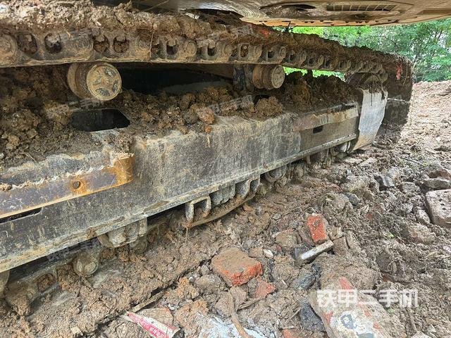 左侧履带整体 (行走机构) 左侧履带整体 (行走机构)