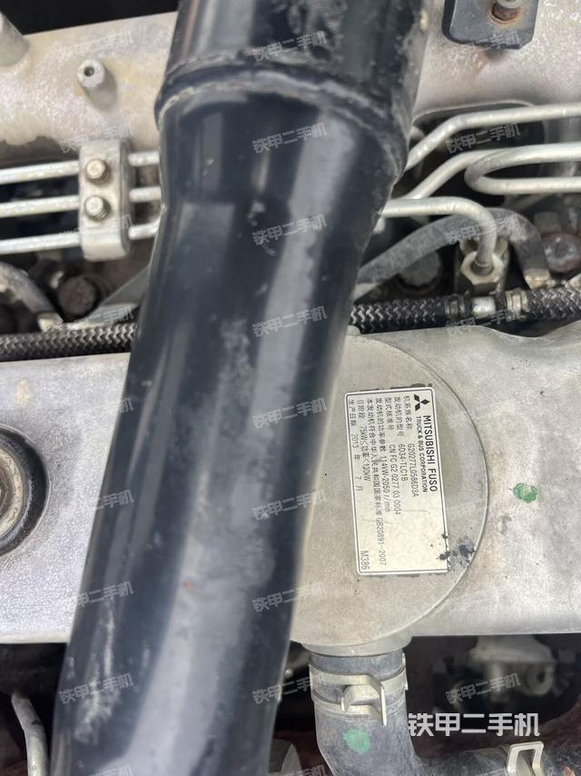 气门室盖螺丝特写(上车部件) 气门室盖螺丝特写(上车部件)