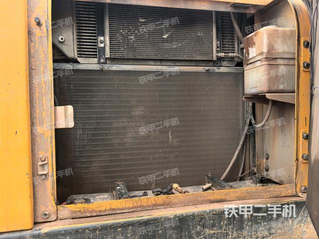 散熱器正面(大件艙室) 散熱器正面(大件艙室)