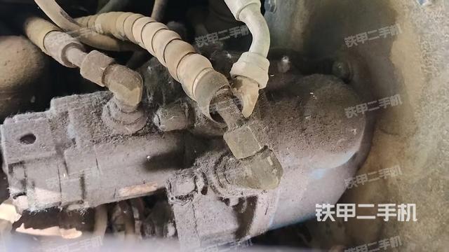 液壓泵艙室正面整體（整機外觀）