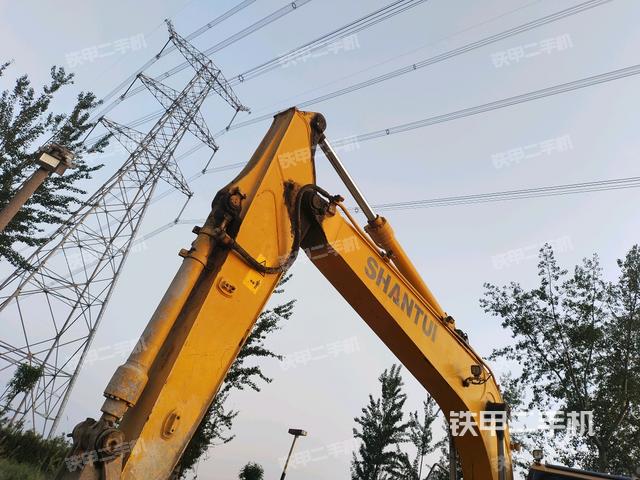 小臂整体左后(工作和回转装置) 小臂整体左后(工作和回转装置)