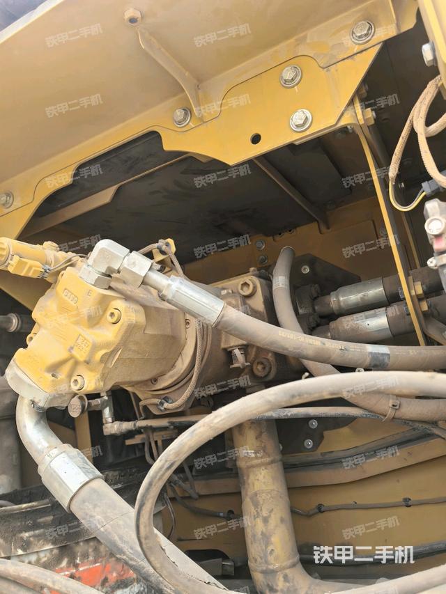 液壓泵斜45?右(大件艙室) 液壓泵斜45?右(大件艙室)