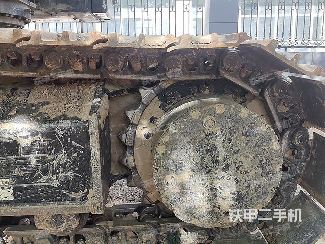 單側(cè)履帶整體(整機外觀) 單側(cè)履帶整體(整機外觀)