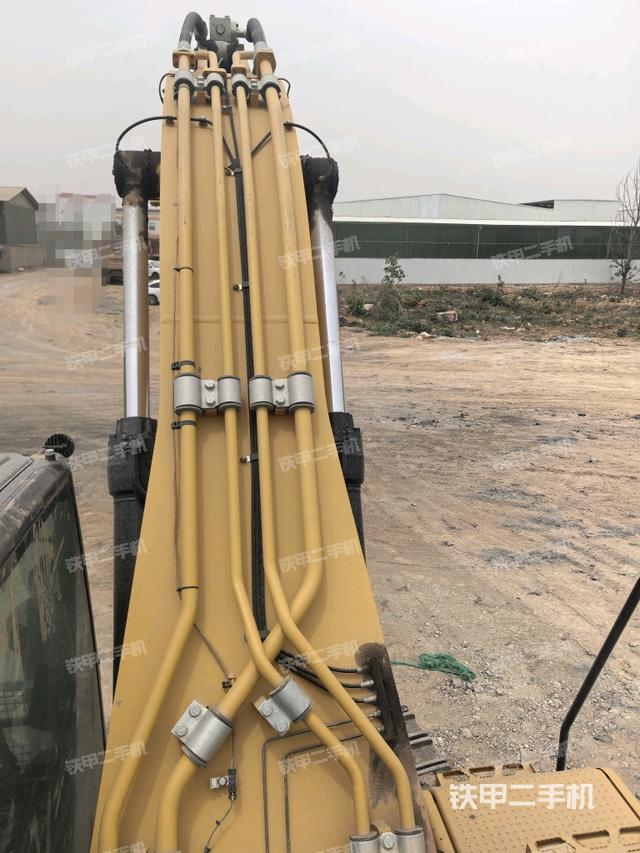 大臂背部俯視(工作和回轉(zhuǎn)裝置) 大臂背部俯視(工作和回轉(zhuǎn)裝置)