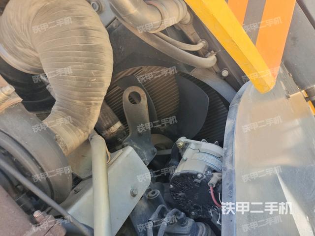 柴油泵全景(压路机发动机舱) 柴油泵全景(压路机发动机舱)