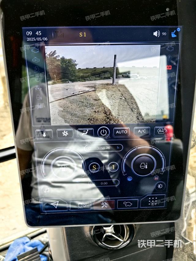 显示屏 (驾驶室部分) 显示屏 (驾驶室部分)