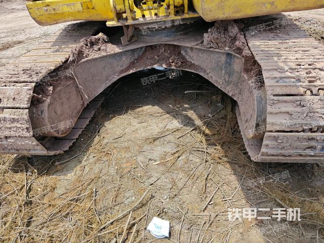 轉(zhuǎn)盤(pán)和下車(chē)架正前(工作和回轉(zhuǎn)裝置) 轉(zhuǎn)盤(pán)和下車(chē)架正前(工作和回轉(zhuǎn)裝置)