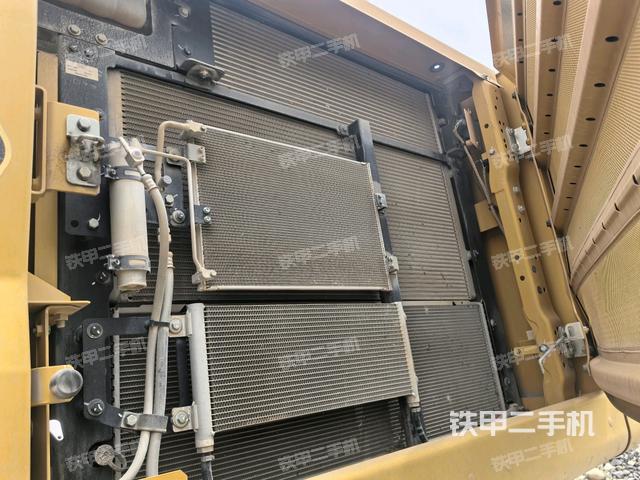 散熱器正面(大件艙室) 散熱器正面(大件艙室)