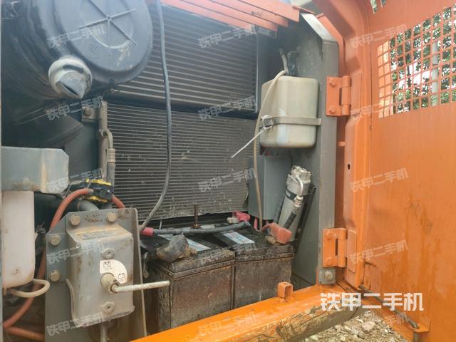 散熱器正面(大件艙室) 散熱器正面(大件艙室)