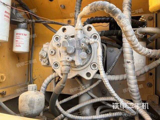 液压泵舱室正面整体(整机外观) 液压泵舱室正面整体(整机外观)