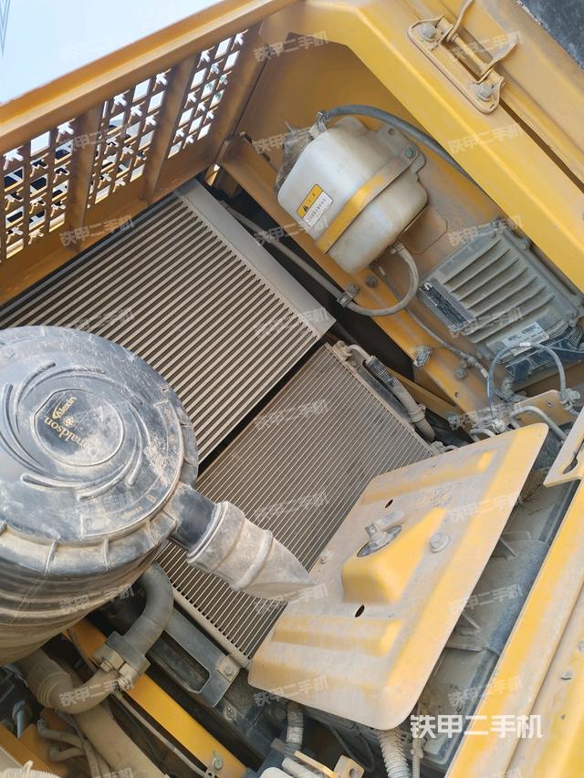 散热器正面(大件舱室) 散热器正面(大件舱室)