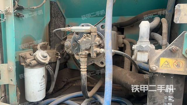 液壓泵艙室正面整體(整機外觀) 液壓泵艙室正面整體(整機外觀)