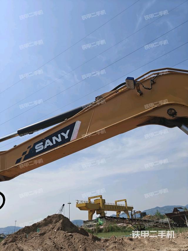 大臂整体 右侧(工作和回转装置) 大臂整体 右侧(工作和回转装置)