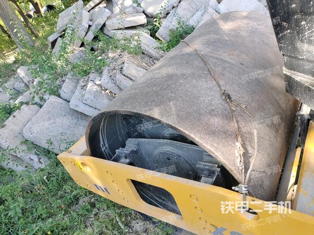 正后側(cè)（壓路機(jī)前后車架）