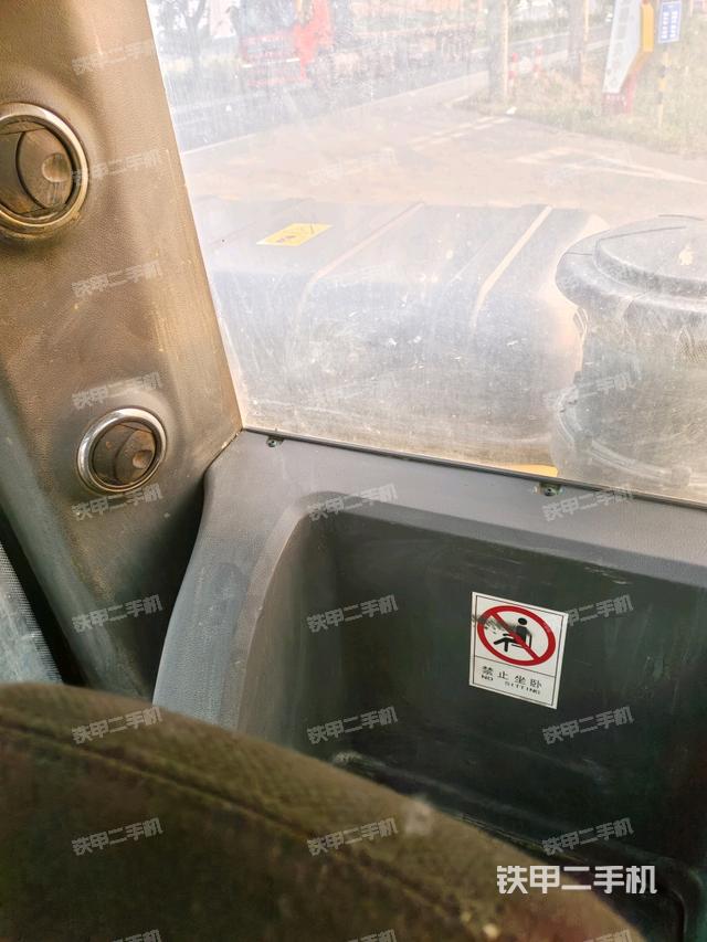 后窗玻璃角标(驾驶室部分) 后窗玻璃角标(驾驶室部分)