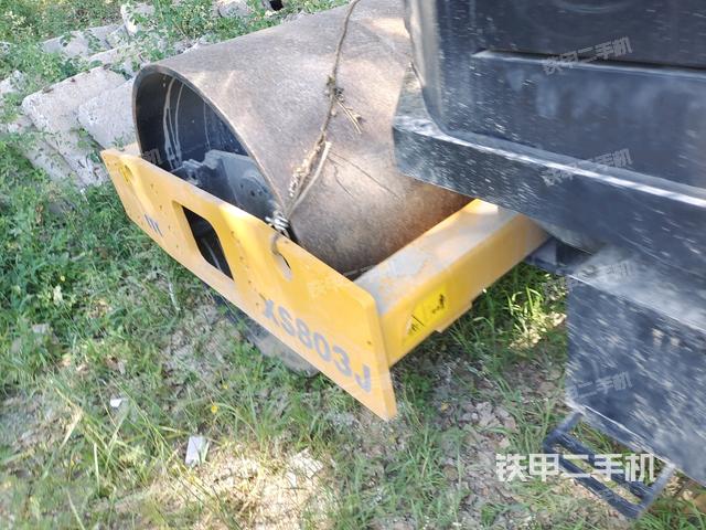 前輪右側(cè)減震塊連接及部件（壓路機(jī)前后車架）