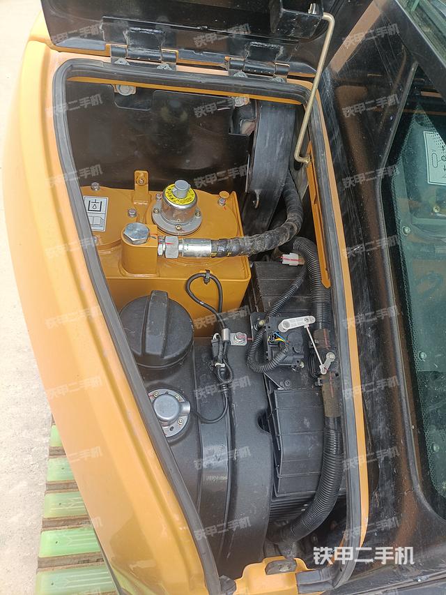 液壓泵艙室正面整體（整機(jī)外觀）