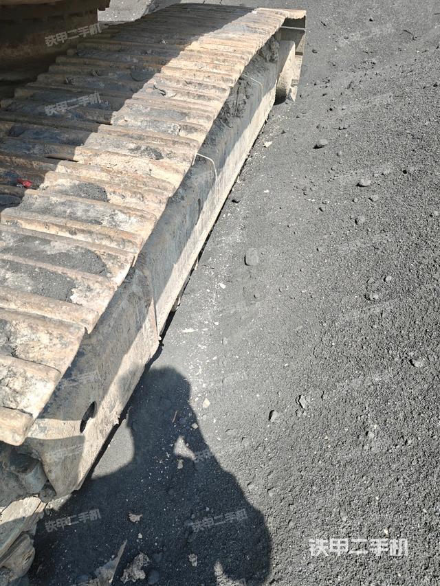 右侧履带整体(行走机构) 右侧履带整体(行走机构)