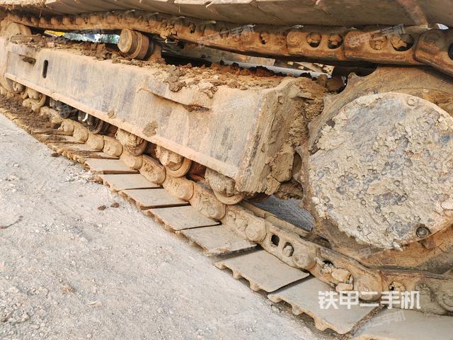 左侧履带整体 (行走机构) 左侧履带整体 (行走机构)