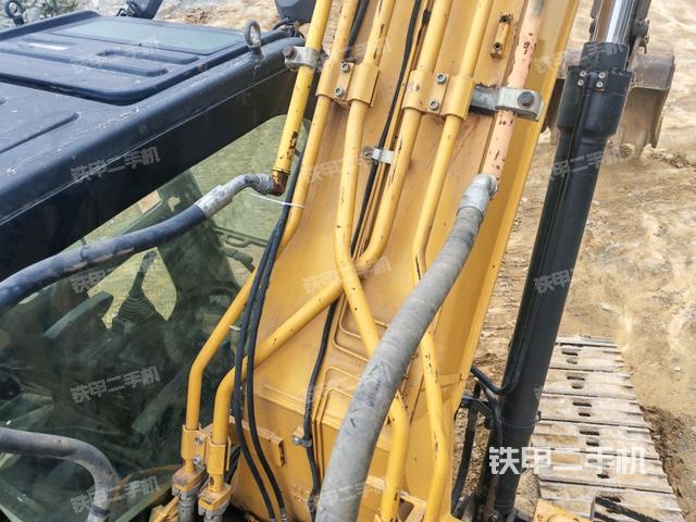大臂背部俯視(工作和回轉(zhuǎn)裝置) 大臂背部俯視(工作和回轉(zhuǎn)裝置)