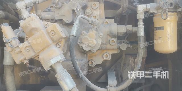 液压泵舱室正面整体(整机外观) 液压泵舱室正面整体(整机外观)