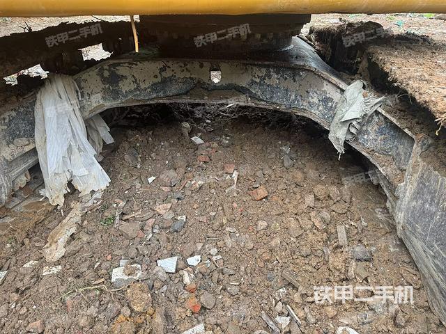 大臂油缸整体 竖拍(工作和回转装置) 大臂油缸整体 竖拍(工作和回转装置)