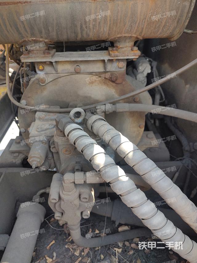 液壓泵艙室正面整體(整機(jī)外觀) 液壓泵艙室正面整體(整機(jī)外觀)
