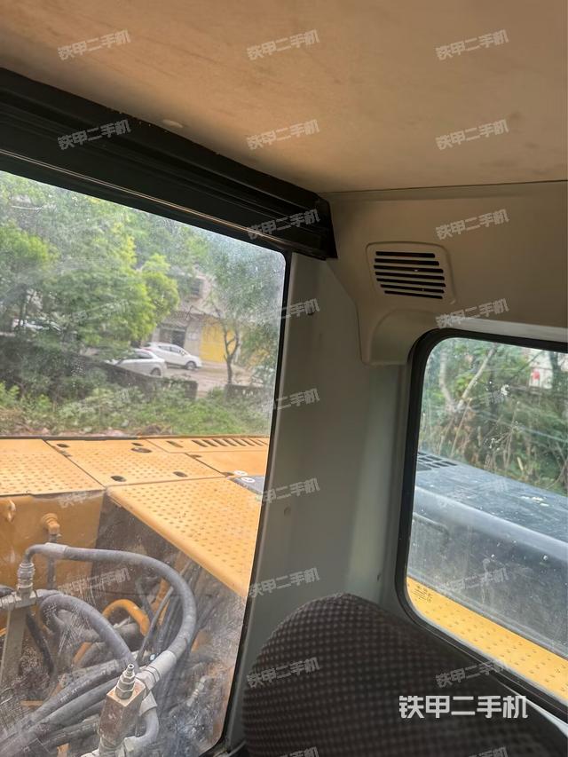 座椅后部(驾驶室部分) 座椅后部(驾驶室部分)