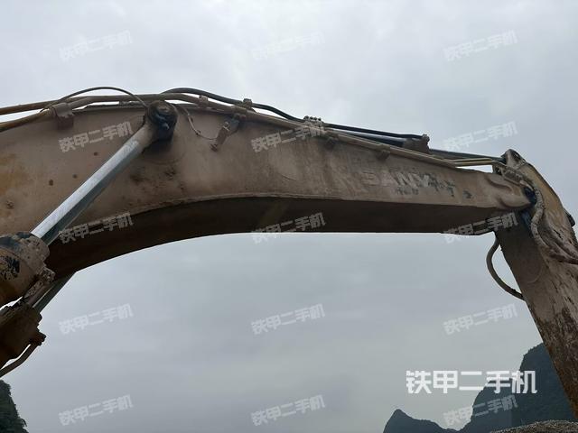 大臂油缸整體?豎拍(工作和回轉(zhuǎn)裝置) 大臂油缸整體?豎拍(工作和回轉(zhuǎn)裝置)